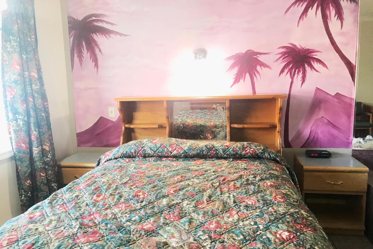 Lamplighter Motel カムループス エクステリア 写真