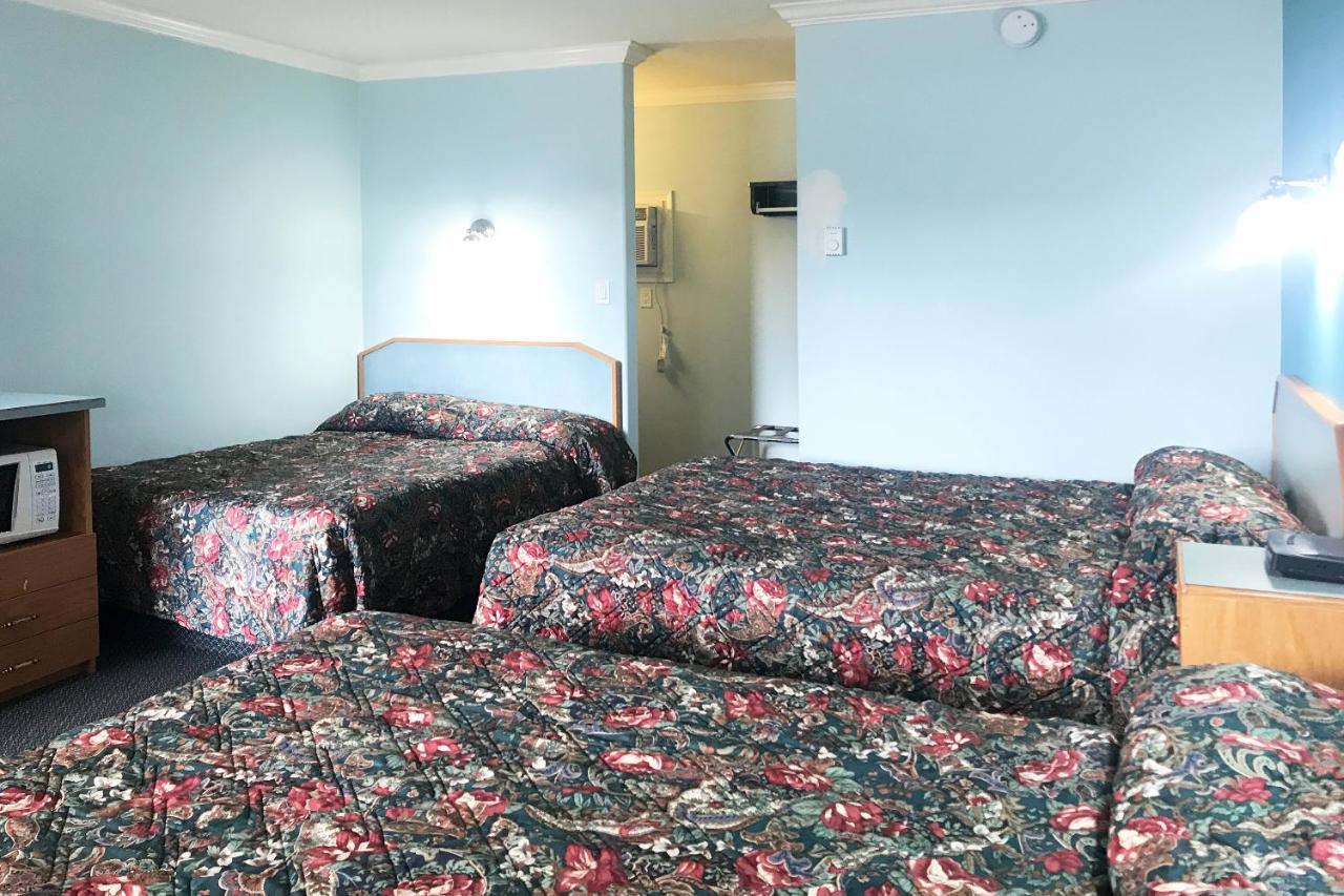 Lamplighter Motel カムループス エクステリア 写真