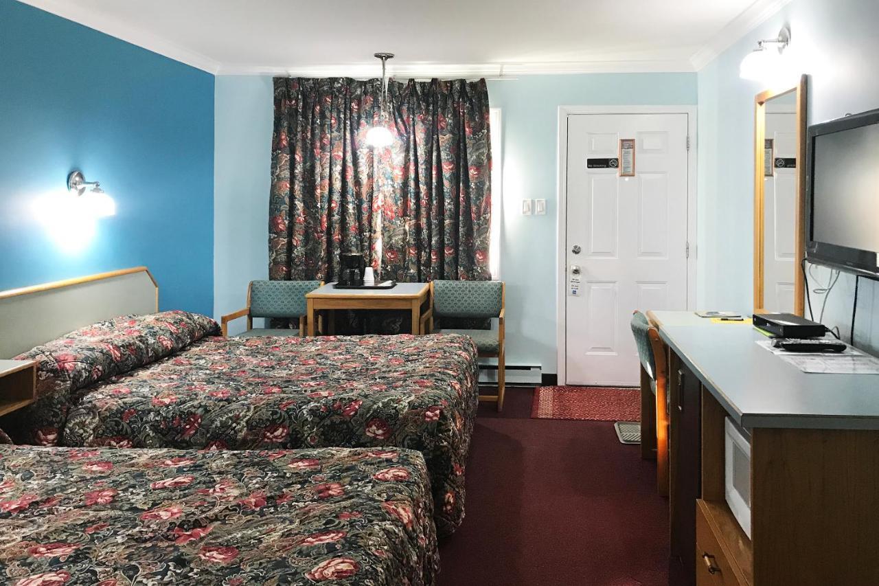 Lamplighter Motel カムループス エクステリア 写真
