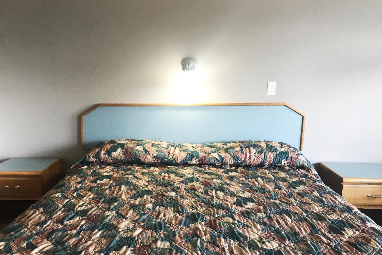 Lamplighter Motel カムループス エクステリア 写真