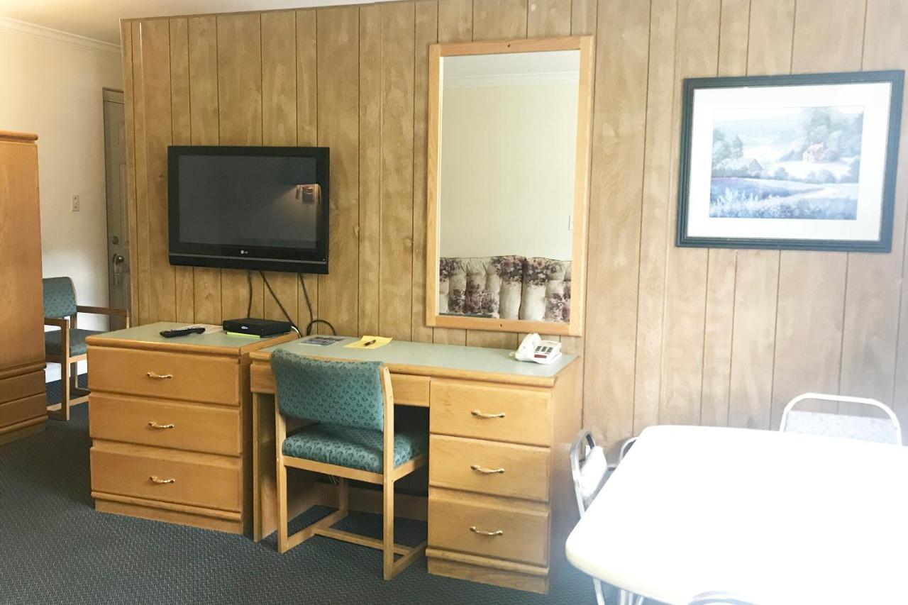 Lamplighter Motel カムループス エクステリア 写真