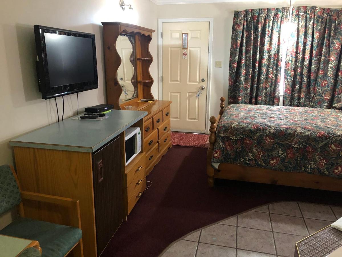 Lamplighter Motel カムループス エクステリア 写真